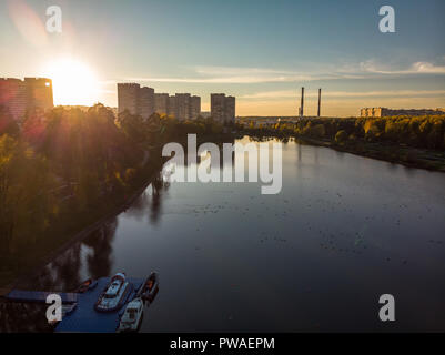 Sonnenuntergang über Shkolnoe See in Zelenograd von Moskau, Russland Stockfoto