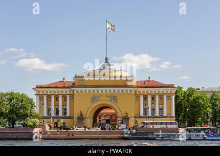 Sankt Petersburg, Russland - 23. MAI 2016: Turm der Admiralty Building in Sankt-Petersburg, Russland Stockfoto