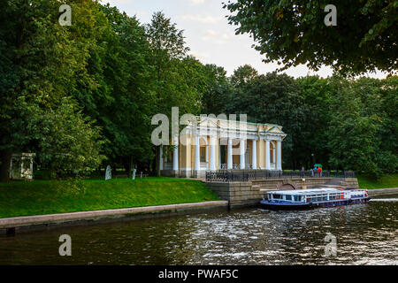 Russland, SANKT PETERSBURG - 05. September 2017: Rossi Pavillon auf der Mikhaylovsky Garten Stockfoto