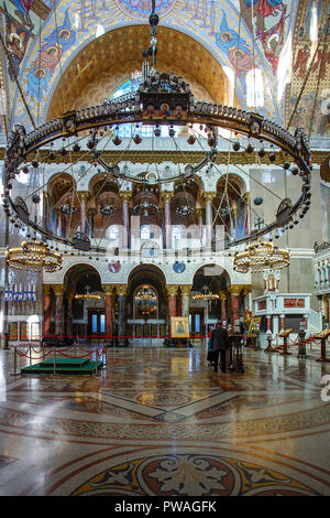 KRONSTADT, Russland - 31. AUGUST 2013: Der Innenraum der Kathedrale St. Nikolaus in Kronstadt Stockfoto