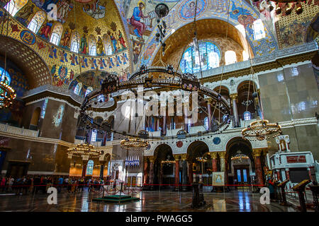 KRONSTADT, Russland - 31. AUGUST 2013: Der Innenraum der Kathedrale St. Nikolaus in Kronstadt Stockfoto