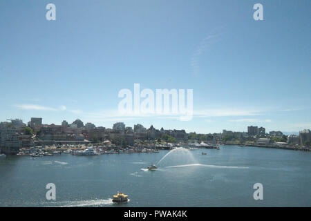 Feuerwehrautos im inneren Hafen von Victoria, British Columbia, Kanada Stockfoto