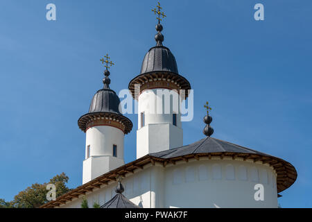 AGAPIA, MOLDAWIEN/RUMÄNIEN - 19. SEPTEMBER: Außenansicht von Agapia Kloster Agapia Moldawien Rumänien am 19. September 2018 Stockfoto