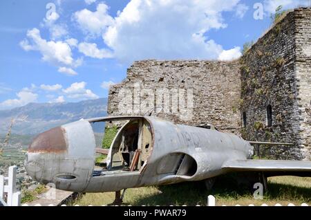 US Airforce Jagdflugzeug abgeschossen oder in Tirana Albanien 1957 landete ein Spy Plane, Gjirokastra schloss Albanien aufgerufen Stockfoto