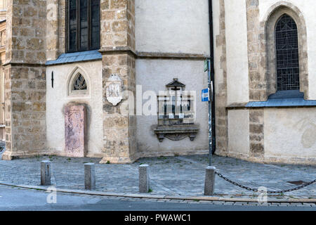 Graz. Österreich. Blick auf das Fresko an der Fassade der Kirche St. Katharina Stockfoto