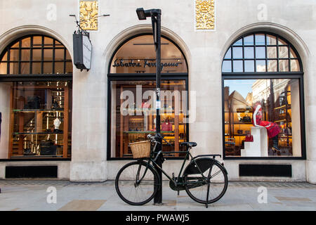 Die Salvatore Ferragamo shop in London Stockfoto