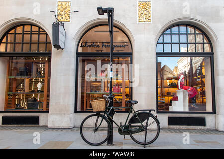 Die Salvatore Ferragamo shop in London Stockfoto