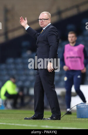 Schottland Manager Alex McLeish Gesten auf dem touchline während der internationalen Freundschaftsspiel am Hampden Park, Glasgow. Stockfoto