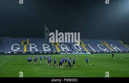 Bosnien und Herzegowina Spieler durchführen Übungen während des Trainings am Stadion, Grbavica Sarajevo. Stockfoto