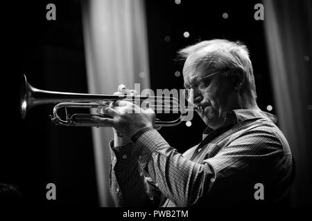 Jazz Trompeter Mark Chandler Solo mit "Atlantic Crossover', Scarborough Jazz Festival 2018 Stockfoto