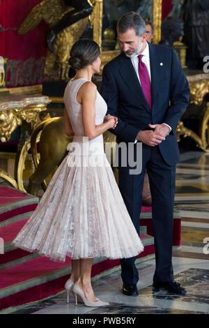 Madrid, Spanien. 12 Okt, 2018. Queen Leitzia Spaniens und König Philipp VI. von Spanien auf Empfang für Nationale Tag im Palacio Real. Madrid, 12.10.2018 | Verwendung der weltweiten Kredit: dpa/Alamy leben Nachrichten Stockfoto