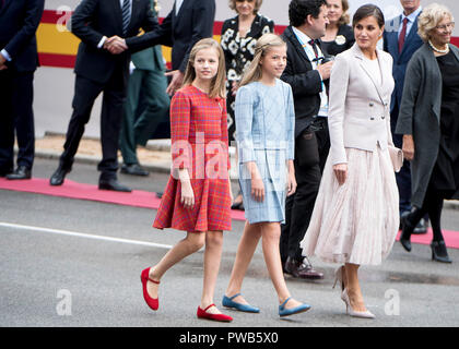 Madrid, Spanien. 12 Okt, 2018. Prinzessin Leonor, Prinzessin Sofia von Spanien und Königin Letizia an den Spanischen Nationalen Tag militärische Parade. Madrid, 12.10.2018 | Verwendung der weltweiten Kredit: dpa/Alamy leben Nachrichten Stockfoto