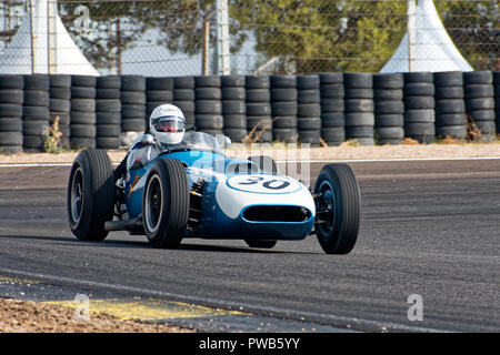 Rennstrecke von Jarama, Madrid, Spanien. 13. - 14. Oktober, 2018: Rennwagen #30 Skarabäus Offenhauser, 1960, 2.400 cm³, Fahrer Julian Bronson. Wettbewerb der Historischen Grand Prix Automobile Association (HGPCA) an der Rennstrecke von Jarama bei Madrid, Spanien. Enrique Palacio Sans./Alamy leben Nachrichten Stockfoto