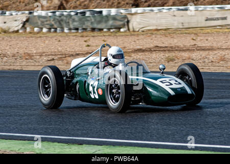 Rennstrecke von Jarama, Madrid, Spanien. 13. - 14. Oktober, 2018: Rennwagen #53 Cooper T 53, 1960, 2.751 cm³, Fahrer Justin Maeers. Wettbewerb der Historischen Grand Prix Automobile Association (HGPCA) an der Rennstrecke von Jarama bei Madrid, Spanien. Enrique Palacio Sans./Alamy leben Nachrichten Stockfoto