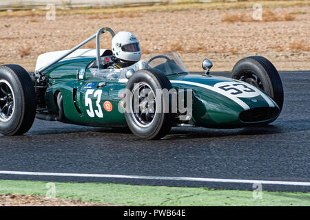 Rennstrecke von Jarama, Madrid, Spanien. 13. - 14. Oktober, 2018: Rennwagen #53 Cooper T 53, 1960, 2.751 cm³, Fahrer Justin Maeers. Wettbewerb der Historischen Grand Prix Automobile Association (HGPCA) an der Rennstrecke von Jarama bei Madrid, Spanien. Enrique Palacio Sans./Alamy leben Nachrichten Stockfoto