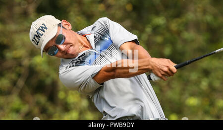 St. Augustine, Florida, USA. 14 Okt, 2018. U Minn Woon treibt die Kugel aus dem 12 t-Endrunde der St. Augustine Bewunderer an St. Johns Golf Club in St. Augustine, Fla., Sonntag, Oktober 14, 2018. Woon gewann das Turnier. [Gary Lloyd McCullough / Für den Datensatz] Credit: Cal Sport Media/Alamy leben Nachrichten Stockfoto