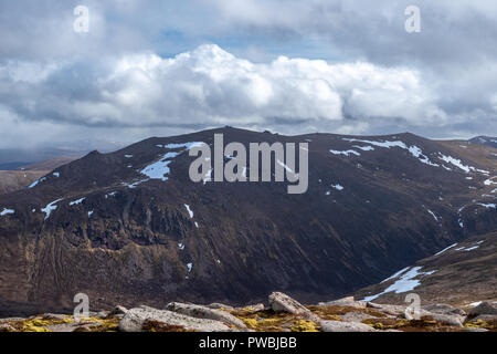 Snowy Highland Berge, die Cairngorms, Scottish Highland, Schottland, Großbritannien Stockfoto