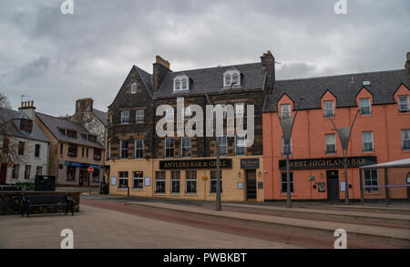 Bunte Häuser am alten Hafen von Portree auf der Insel Skye, Schottland, Vereinigtes Königreich Stockfoto
