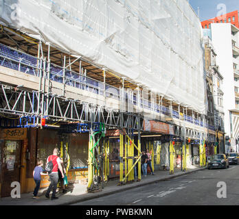 Zugenagelten und verlassenen Musik Shops auf Dänemark Straße, das ehemalige Haus der britischen Musikindustrie, und einmal als Tin Pan Alley, London, UK Stockfoto