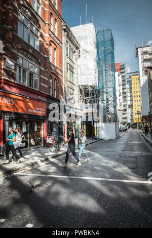 Zugenagelten und verlassenen Musik Shops auf Dänemark Straße, das ehemalige Haus der britischen Musikindustrie, und einmal als Tin Pan Alley, London, UK Stockfoto