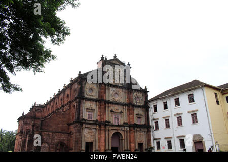 Die Basilika Bom Jesus von Old Goa (Goa Velha), das Gehäuse der Körper des Heiligen Franz Xaver. In Indien genommen, August 2018 Stockfoto
