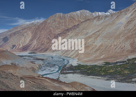 Der schöne Fluss und Shyok 1627-1630 Bereich, Nubra Valley, Ladakh, Indien Stockfoto