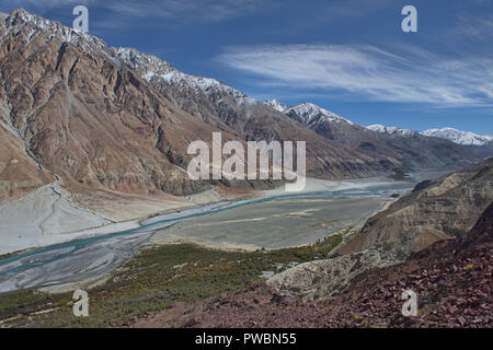 Der schöne Fluss und Shyok 1627-1630 Bereich, Nubra Valley, Ladakh, Indien Stockfoto