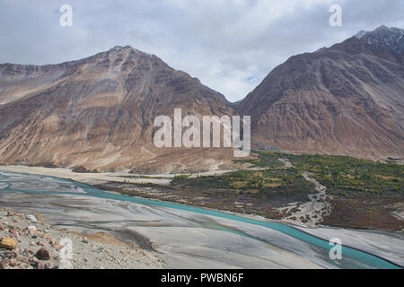 Der schöne Fluss und Shyok 1627-1630 Bereich, Nubra Valley, Ladakh, Indien Stockfoto