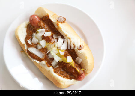 Die ursprünglichen zwei Coney Islands, griechisch-amerikanische Restaurants, in Detroit, das Coney Island Hot Dogs, serviert mit Chili, Zwiebeln und Senf, USA Stockfoto