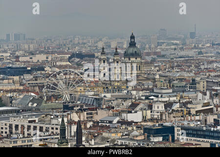Budapest, Panoramablick über die Stadt mit St. Stephan Basilika, von Gellért Berg. Ungarn Stockfoto