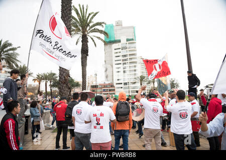 Fanatismus in Peru Peru gegen Chile Fußball. Stockfoto