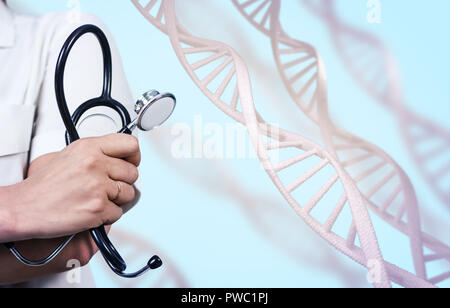 Ärzte die Hände mit Stethoskop im Labor unter DNA-Ketten. Stockfoto