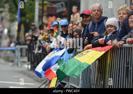 Der 54 Hispanic Day Parade marschiert der Fifth Avenue. Tausende von Hispanic New Yorker teil, und die bunten kulturellen Parade gesehen. Stockfoto