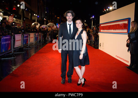 Jason Reitman und Liana Meiby Teilnahme an der Front Runner Premiere im Rahmen der BFI London Film Festival, das Cineworld Kino in London. Sonntag, den 14. Oktober, 2018 Stockfoto