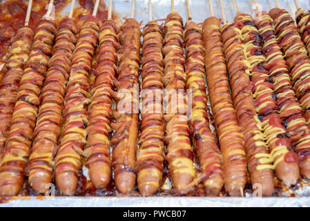 Essen gebacken mit Stöcken, Seoul Street Food, Korea. Stockfoto