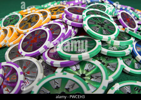 Montreal, Kanada, 14. Oktober, 2018. Close-up von einem Stapel von Casino Chips. Credit: Mario Beauregard/Alamy leben Nachrichten Stockfoto