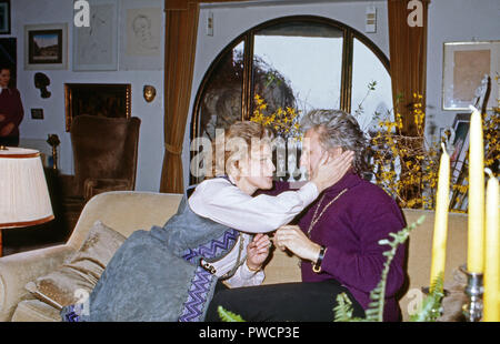 Sterben plant Maria Schell mit Ehemann Veit Relin, Schweiz 1977. Schauspielerin Maria Schell mit Ehemann Veit Relin, Schweiz 1978. Stockfoto