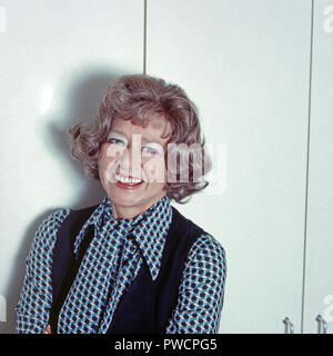 Lore Lorentz, deutsche Kabarettistin, in Düsseldorf, Deutschland 1980. Deutsche Kabarettist Lore Lorentz in Duesseldorf, Deutschland 1980. Stockfoto