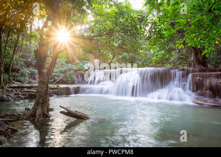 Huaymaekamin Wasserfall in der Provinz Kanchanaburi Thailand Stockfoto