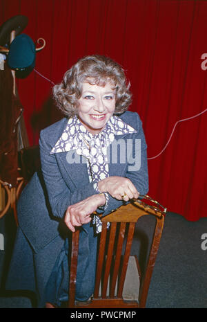 Lore Lorentz, deutsche Kabarettistin, in Düsseldorf, Deutschland 1978. Deutsche Kabarettist Lore Lorentz in Duesseldorf, Deutschland 1978. Stockfoto