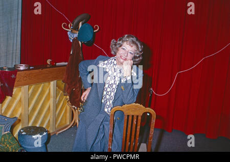 Lore Lorentz, deutsche Kabarettistin, in Düsseldorf, Deutschland 1978. Deutsche Kabarettist Lore Lorentz in Duesseldorf, Deutschland 1978. Stockfoto