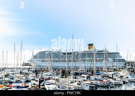 Hafen von Funchal auf der Insel Madeira, Portugal, Oktober 2018. Stockfoto