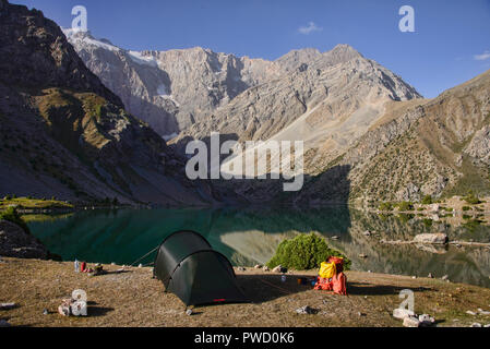 Camping im schönen Kulikalon Seen, Fann Mountains, Tadschikistan Stockfoto