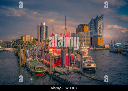 Deutschland, Hamburg, Hafen, Speicherstadt, Hafencity, Überseebrücke, Feuerschiff, Elbphilharmonie Stockfoto