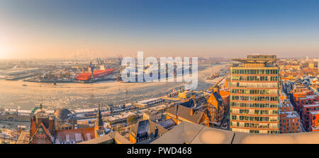 Deutschland, Hamburg, St. Pauli Fischmarkt, Hafen, Elbe, Blohm und Voss Stockfoto