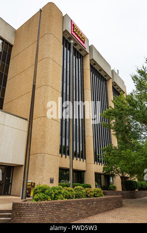 HICKORY, NC, USA -10/14/18: Die lokale Wells Fargo Bank Gebäude in der Innenstadt von Hickory. Stockfoto