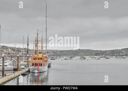 Segeln Boote im Hafen von Falmouth, Cornwall, England. Stockfoto