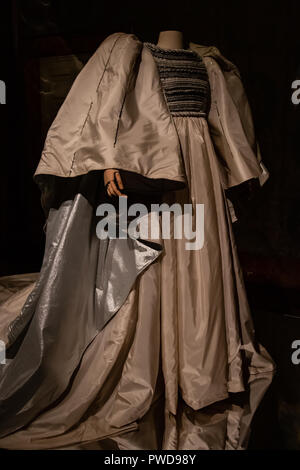 Ein japanisches Kleid auf der Galerie im Palazzo Pitti in Florenz, Italien. Stockfoto