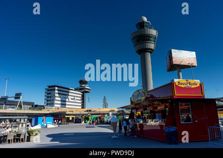 Niederlande, Amsterdam, Schiphol - 06. Mai 2018: Tower am Flughafen Schiphol Stockfoto