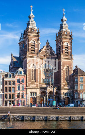 Amsterdam Kirche des Heiligen Nikolaus Prins Hendrikkade Amsterdam Canal central Amsterdam Holland EU Europa Stockfoto